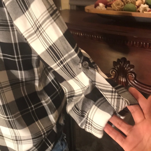 🌺🌼🌸 Skies Are Blue Blouse 🌺🌼🌸 - Picture 8 of 8